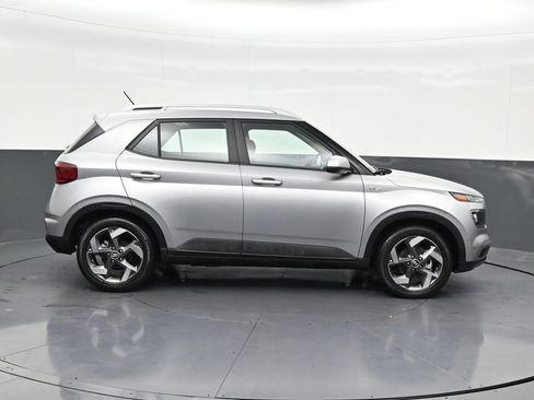 Used 2023 Hyundai Venue SEL w/ Cargo Package FWD image 7