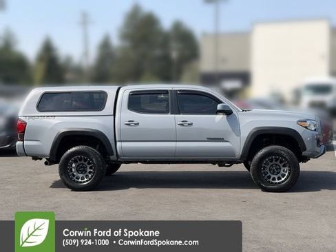Used 2019 Toyota Tacoma TRD Off-Road w/ Technology Package AWD/4WD image 10
