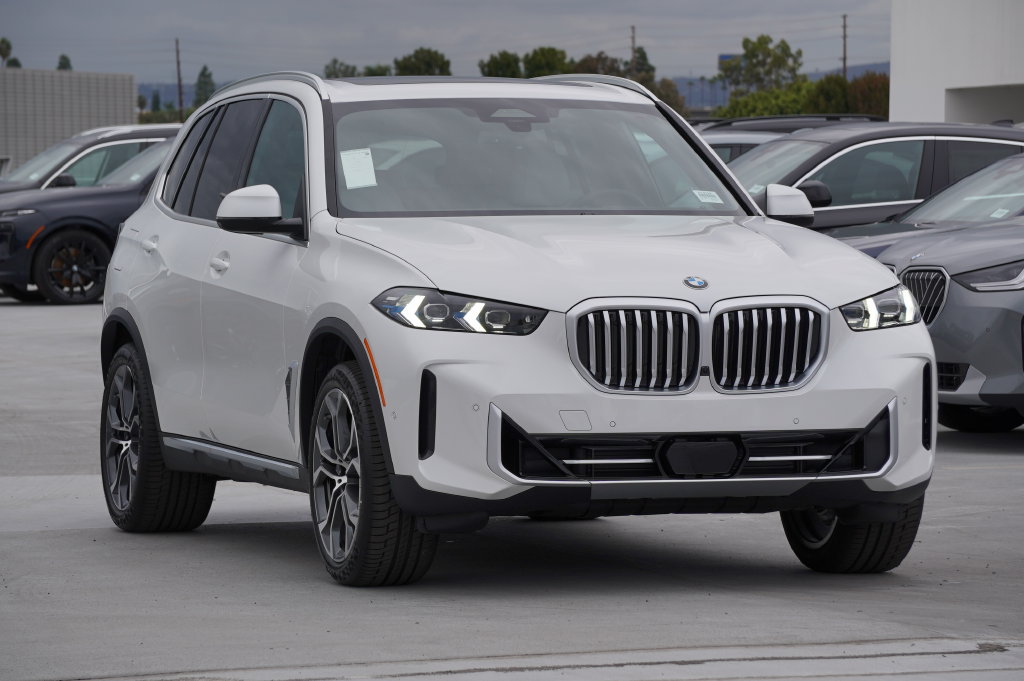 Used 2026 BMW X5 sDrive40i w/ Premium Package RWD image 3