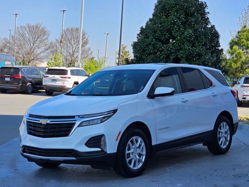 Used 2024 Chevrolet Equinox LT image 3