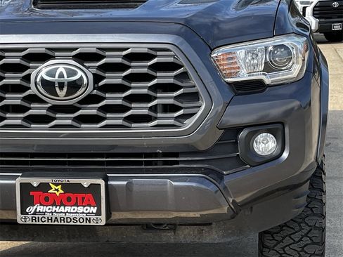 Used 2020 Toyota Tacoma TRD Sport image 8