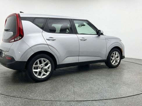 Used 2025 Kia Soul LX w/ LX Technology Package image 7