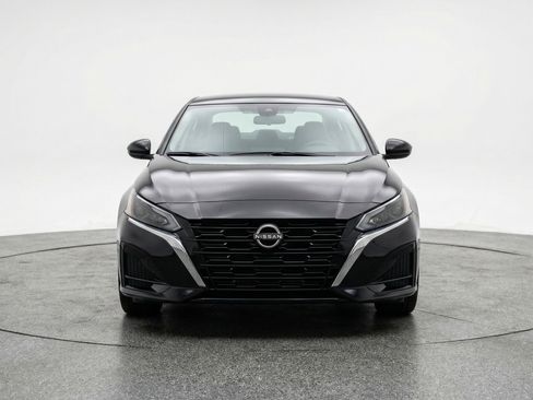 Used 2025 Nissan Altima 2.5 SV image 2