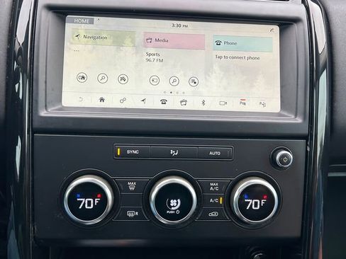 Used 2019 Land Rover Discovery SE image 24