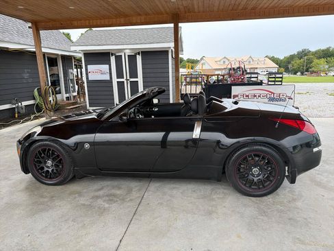 Used 2005 Nissan 350Z Enthusiast RWD image 3