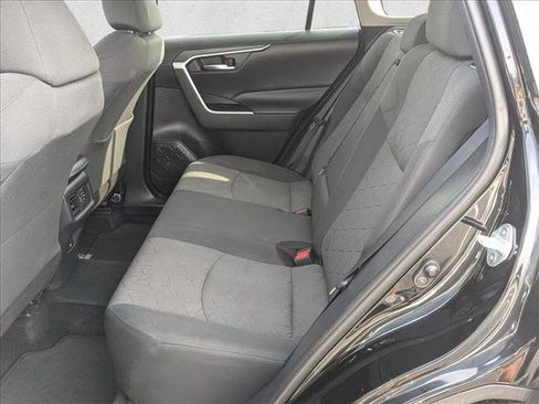 Used 2021 Toyota RAV4 XLE FWD image 17