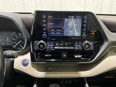 Certified 2021 Toyota Highlander XLE image 20