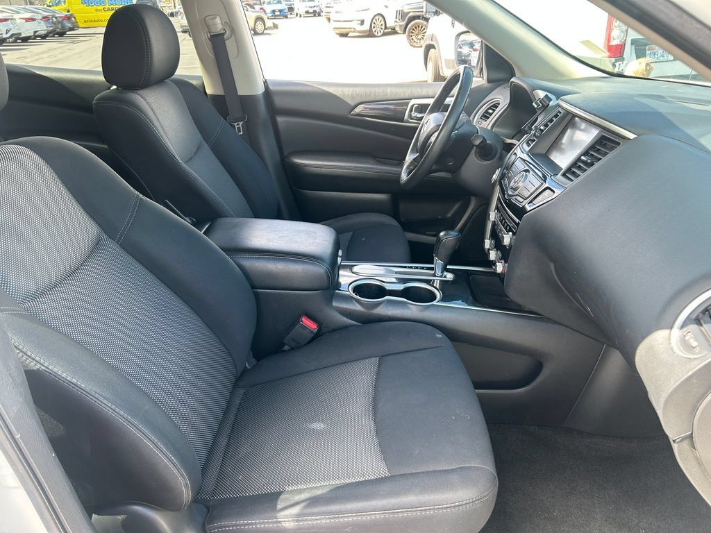 Used 2018 Nissan Pathfinder SV FWD image 37