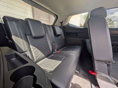 Used 2025 Volkswagen Atlas SE image 28