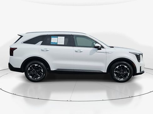 Used 2024 Kia Sorento S FWD image 5
