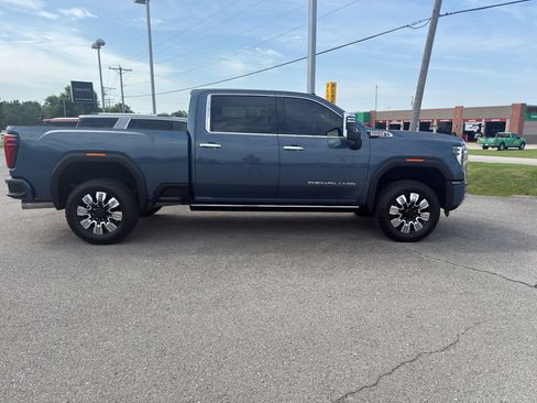 Used 2025 GMC Sierra 3500 Denali w/ Denali Reserve Package AWD/4WD image 2