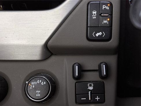 Used 2018 GMC Yukon SLT w/ Open Road Package image 24