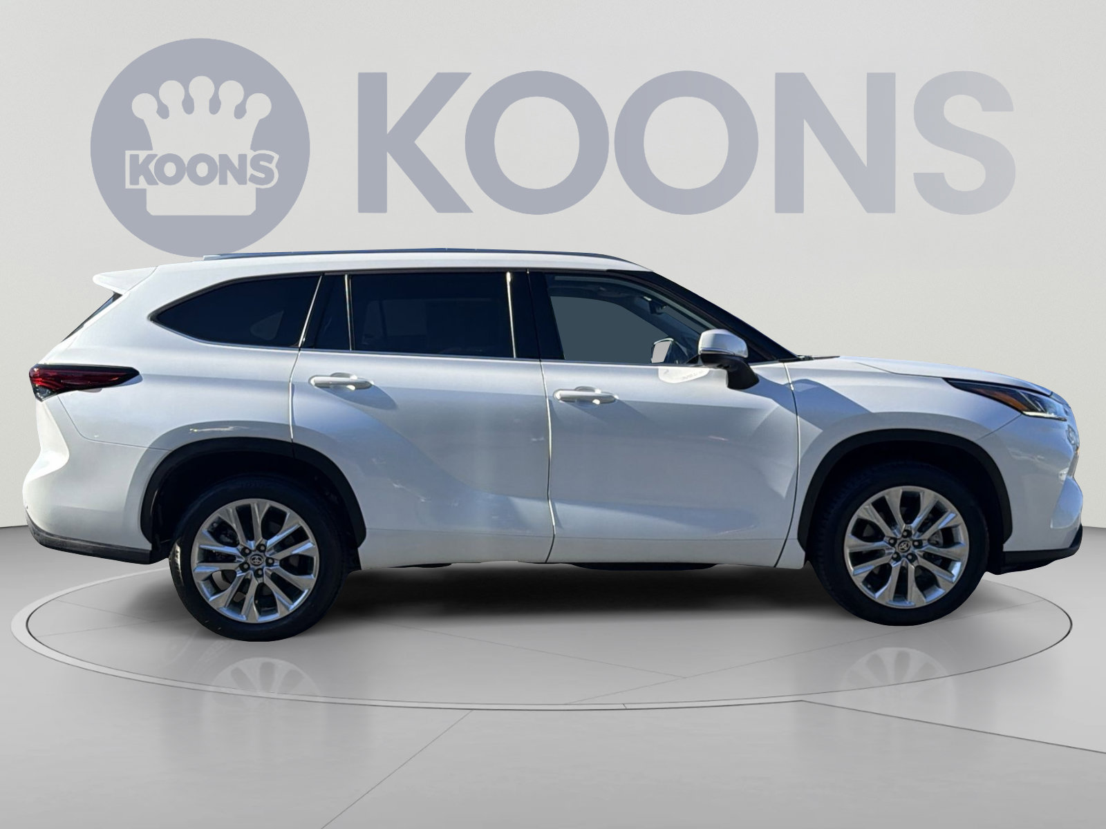 Used 2023 Toyota Highlander Limited FWD image 12
