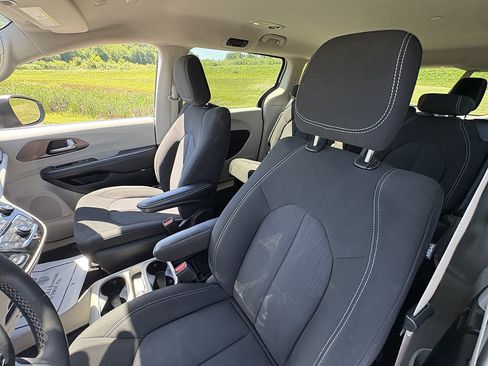 Used 2023 Chrysler Voyager LX FWD image 31