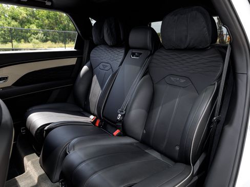 Certified 2023 Bentley Bentayga Extended Wheelbase AWD/4WD image 30
