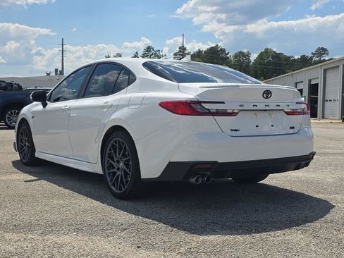 Used 2025 Toyota Camry SE image 3