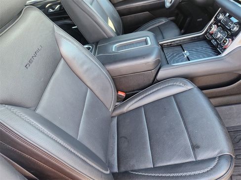 Used 2024 GMC Yukon XL Denali w/ Advanced Technology Package image 9