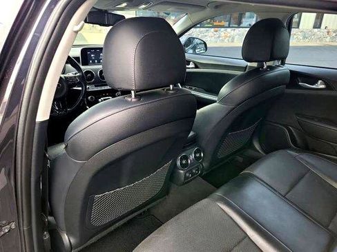 Used 2019 Kia Stinger image 9