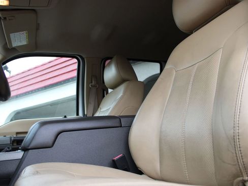 Used 2011 Ford F350 Lariat w/ Lariat Interior Pkg image 19