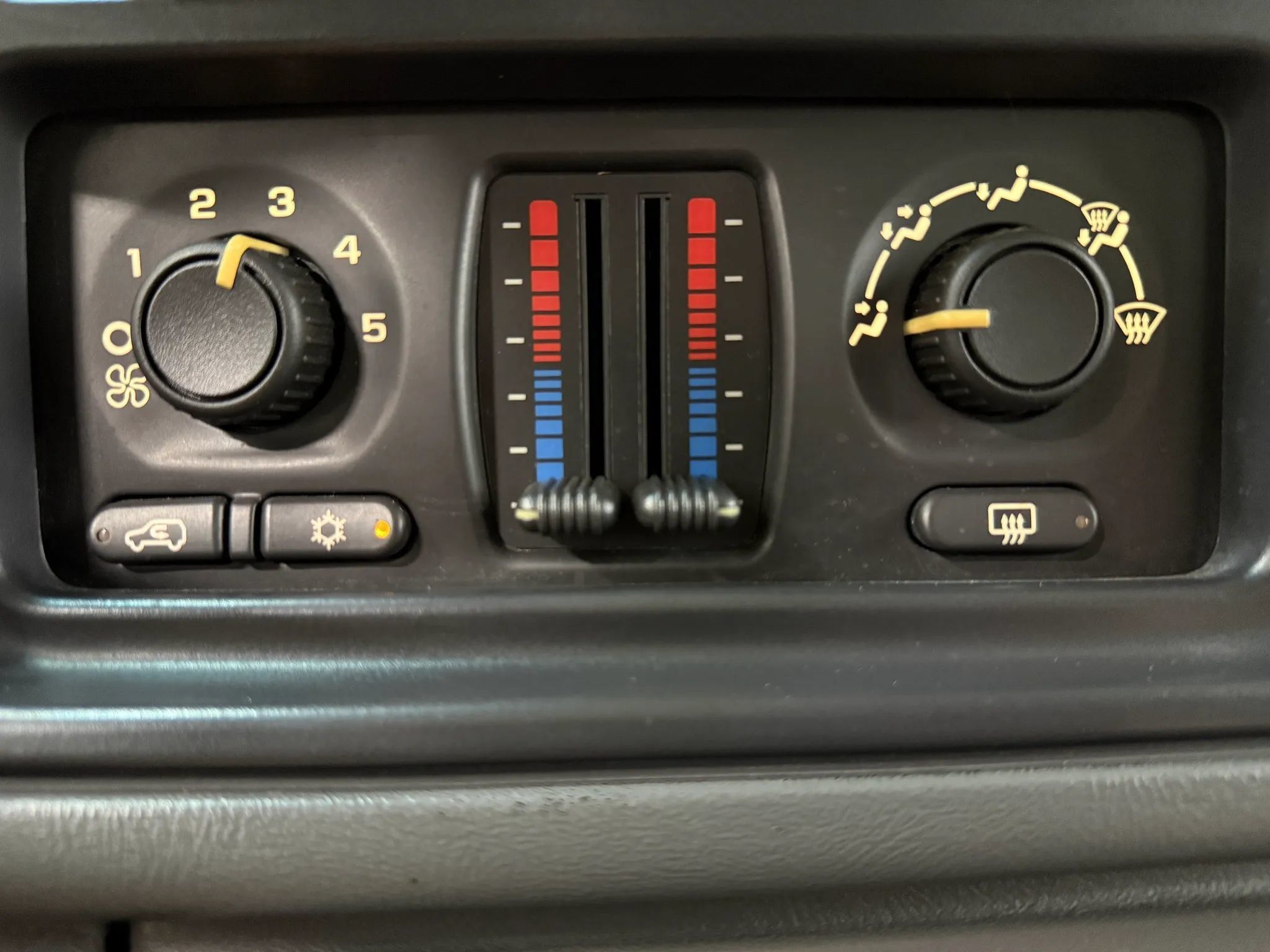 Used 2004 Chevrolet Silverado 1500 SS AWD/4WD image 23