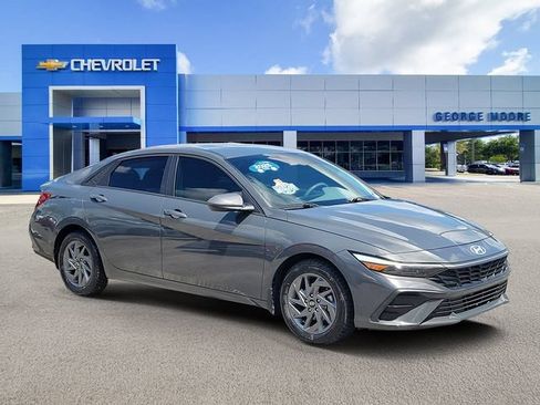 Used 2025 Hyundai Elantra Hybrid FWD image 1