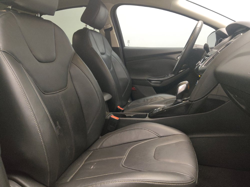 Used 2018 Ford Focus Titanium w/ Titanium Technology Package FWD image 21