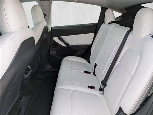 Used 2022 Tesla Model Y Performance image 19