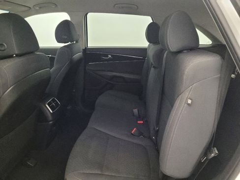 Used 2018 Kia Sorento AWD image 18