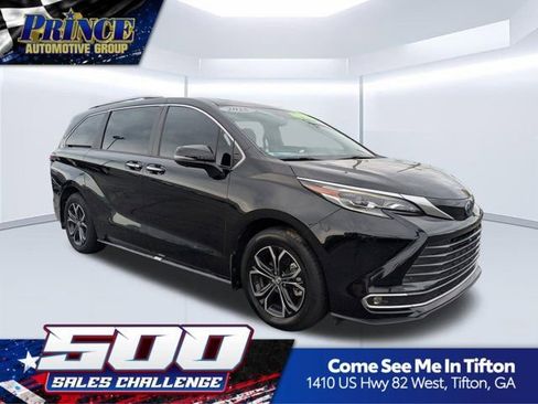 Used 2025 Toyota Sienna Platinum AWD/4WD image 1
