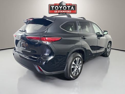 Used 2023 Toyota Highlander XLE AWD/4WD image 7