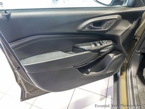 Used 2024 Chevrolet Trax LT image 25