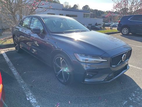 Used 2025 Volvo S60 B5 Plus w/ Climate Package image 3