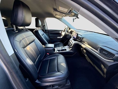 Used 2022 Ford Explorer XLT w/ Equipment Group 202A image 20