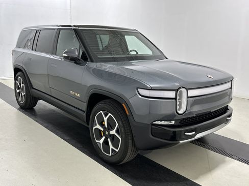 Used 2024 Rivian R1S Adventure image 7