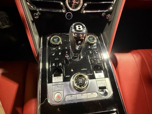 Used 2024 Bentley Flying Spur V8 AWD/4WD image 57