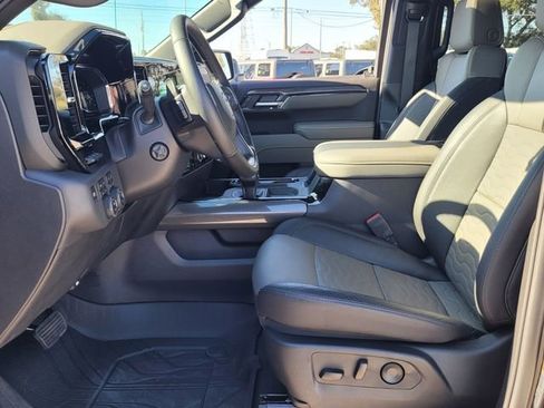 Used 2025 Chevrolet Silverado 1500 ZR2 w/ Technology Package image 13