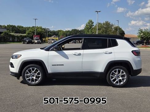 Used 2025 Jeep Compass Limited AWD/4WD image 2