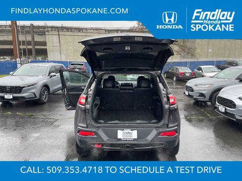 Used 2015 Jeep Cherokee Trailhawk w/ Comfort/Convenience Group AWD/4WD image 21