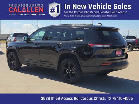 Used 2024 Jeep Grand Cherokee L Altitude AWD/4WD image 12
