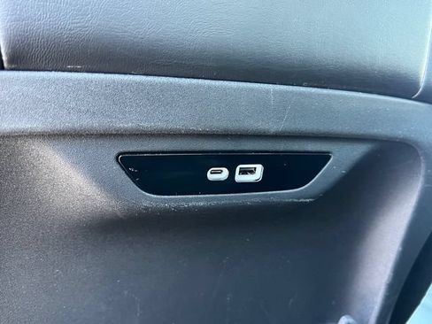 Used 2024 Chrysler Pacifica Touring-L FWD image 40
