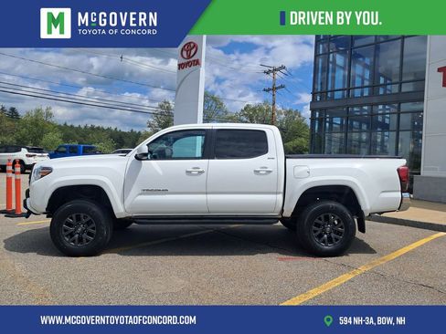 Used 2023 Toyota Tacoma SR5 AWD/4WD image 2