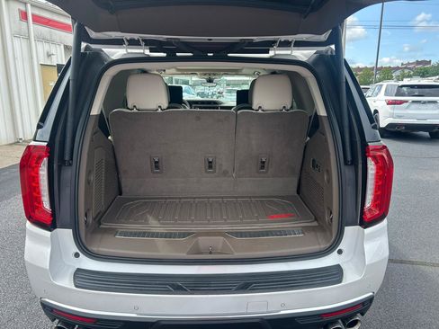 Used 2021 GMC Yukon Denali w/ Denali Premium Package AWD/4WD image 14