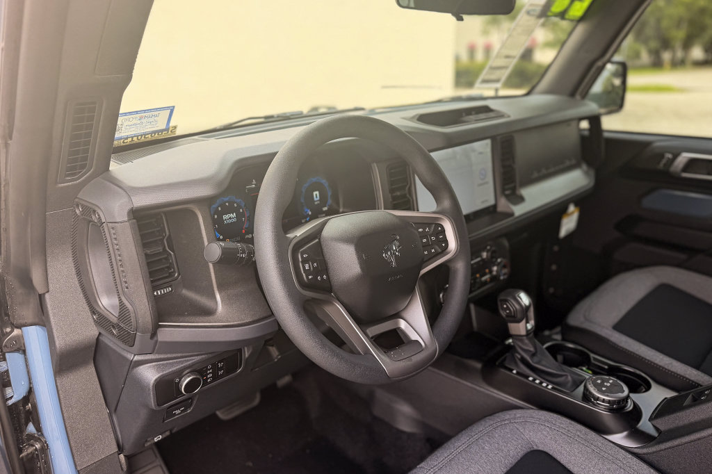 Certified 2025 Ford Bronco 2-Door AWD/4WD image 7