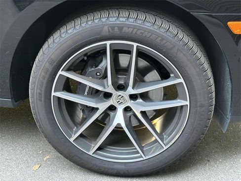 Used 2024 Porsche Macan image 10