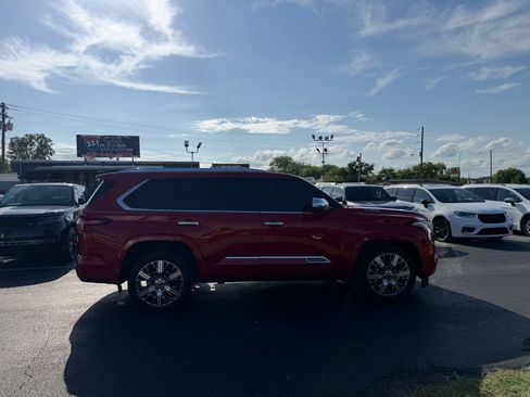 Used 2023 Toyota Sequoia Capstone AWD/4WD image 2