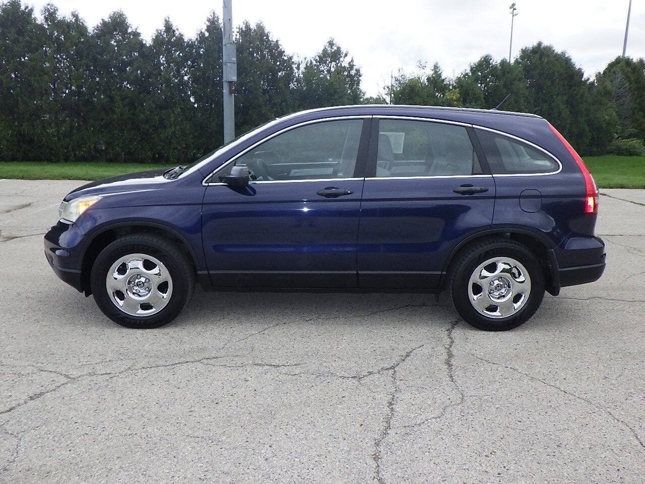Used 2010 Honda CR-V LX image 2