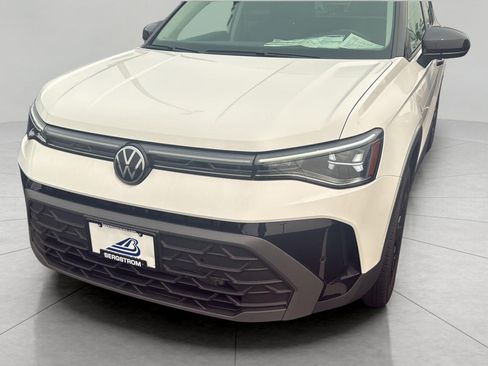 Used 2025 Volkswagen Taos SE AWD/4WD image 33