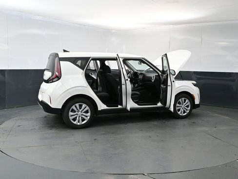 Used 2023 Kia Soul LX FWD image 26