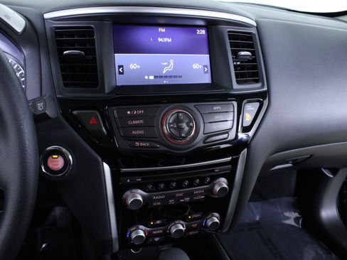 Used 2020 Nissan Pathfinder S image 24