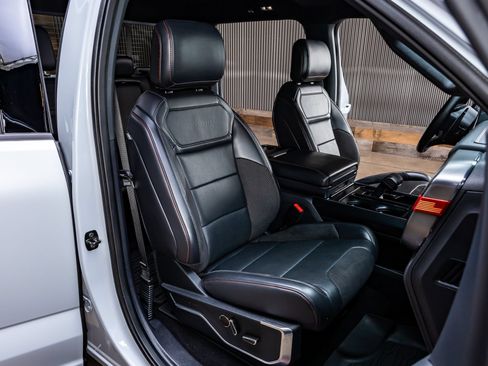 Used 2025 Ford F150 Raptor AWD/4WD image 31